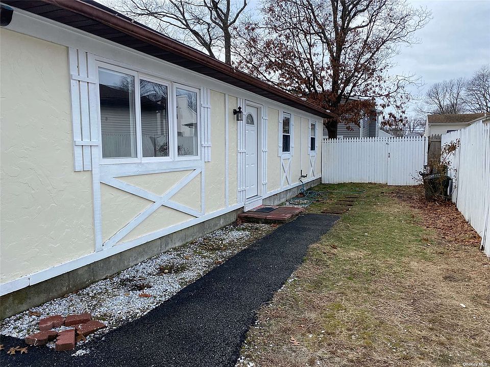 16 Ashwood Drive, Shirley, NY 11967 Zillow