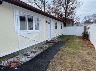 16 Ashwood Dr, Shirley, NY 11967
