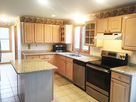 5th image of 65 Horseshoe Ln