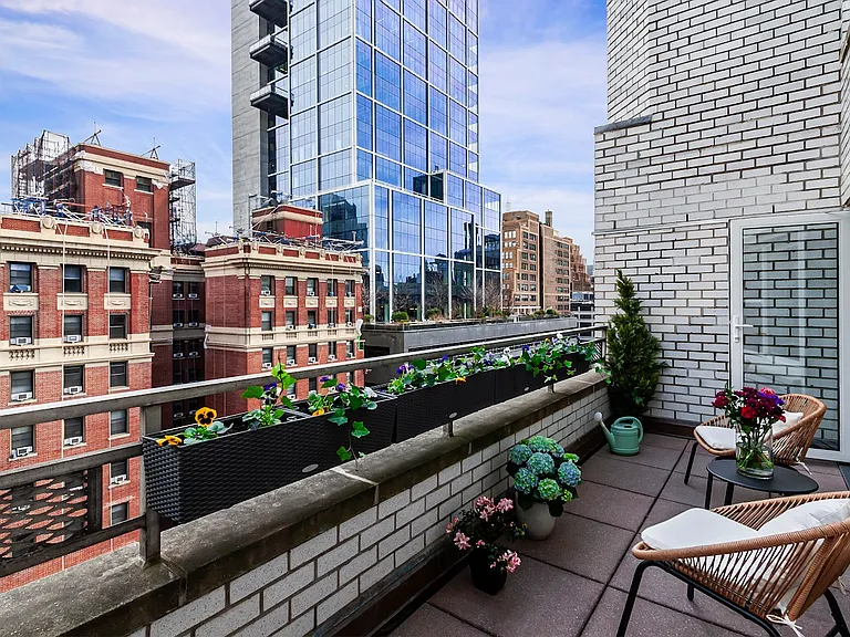 430 W 34th St #16F — Photo 4