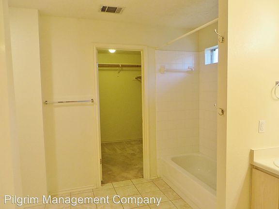 5th image of 601 Rockmoor Dr
