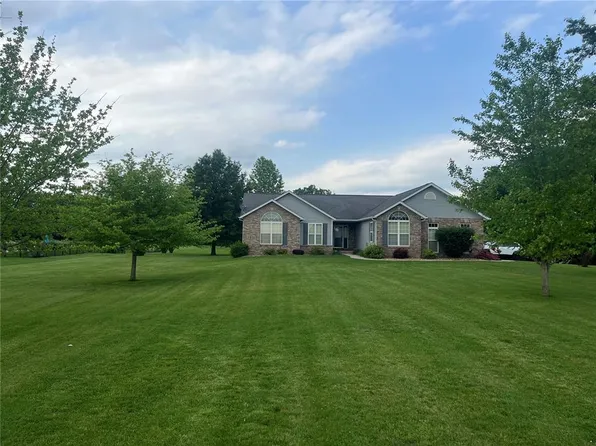 7867 Lebanon Rd, Troy, IL 62294