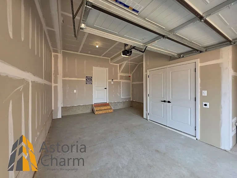 2928 Maisel St — Photo 47