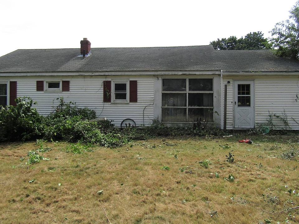 2nd image of 21 Crystal St