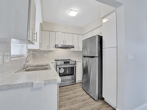 3rd image of 5300 Hollywood Blvd APT 4