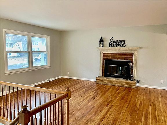 4th image of 7304 Willow Ave