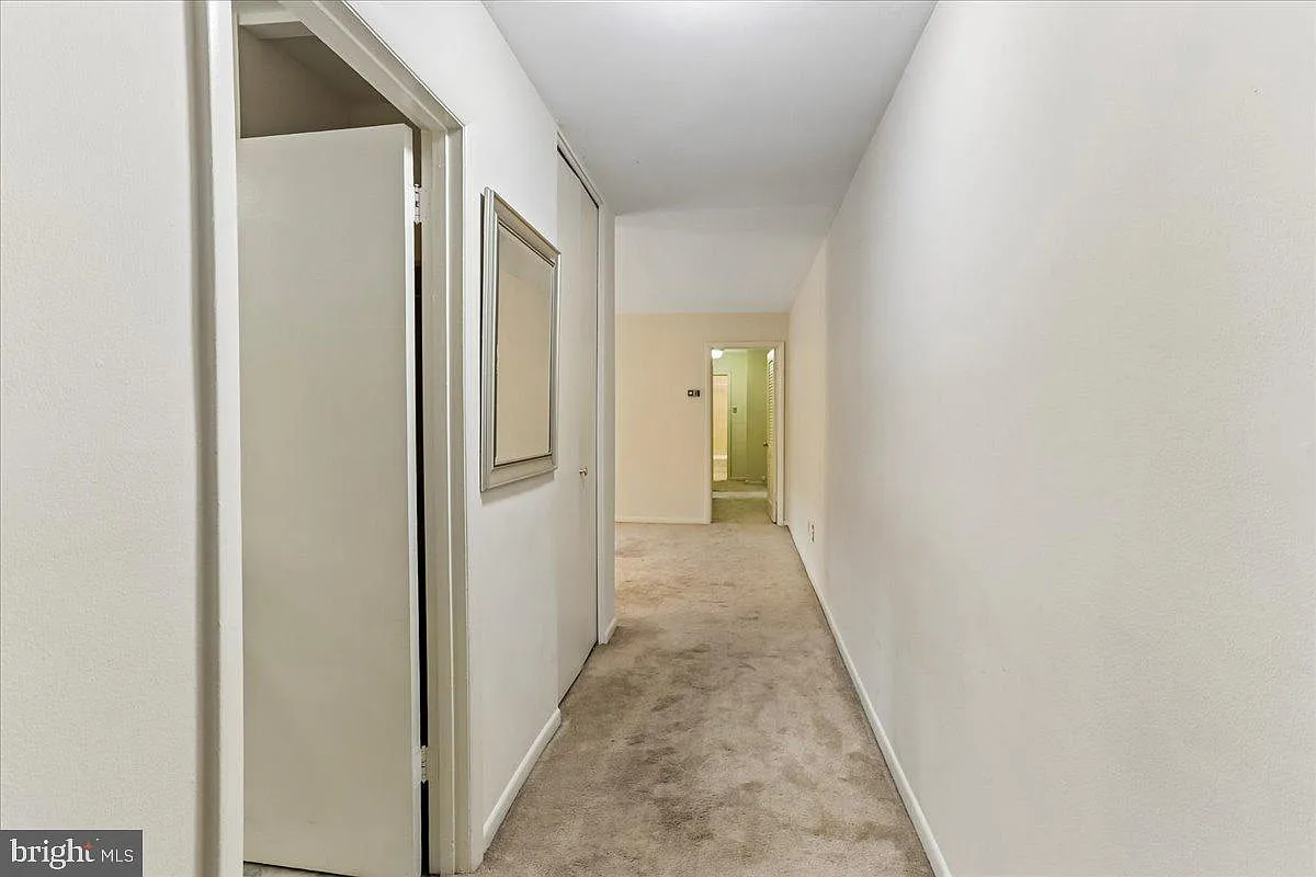 10512 Weymouth St — Photo 3