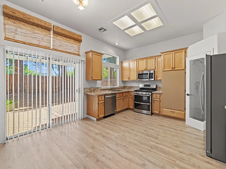 359 Seaton Dr — Photo 12