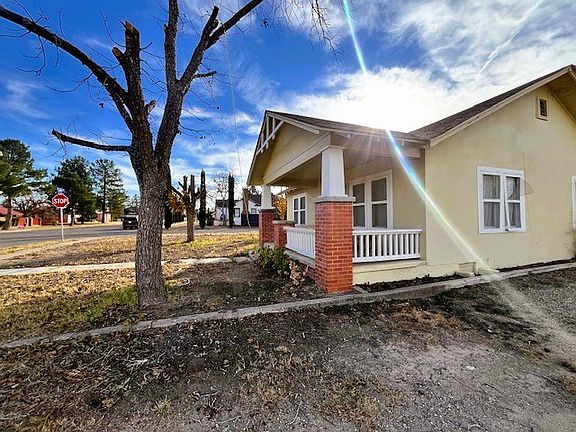 4th image of 301 N Pecos St