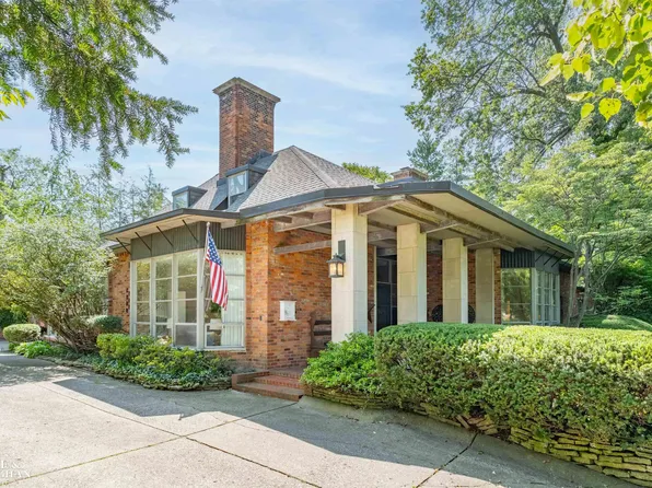 280 Vincennes Pl, Grosse Pointe Farms, MI 48236