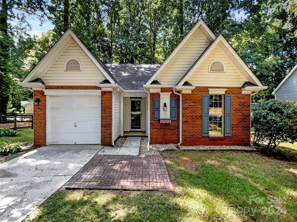 8405 Cullingford Ln, Charlotte, NC 28216