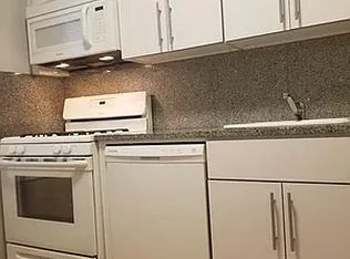 25-72 43rd St #1R, Astoria, NY 11103