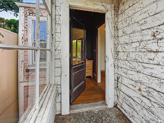 2nd image of 270 Hearst Ave