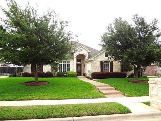 1st image of 304 Canterbury Dr