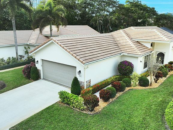 3rd image of 282 Sherwood Forest Drive
