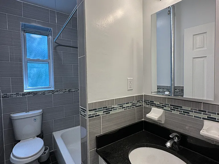 4853 45th St #D2 — Photo 17
