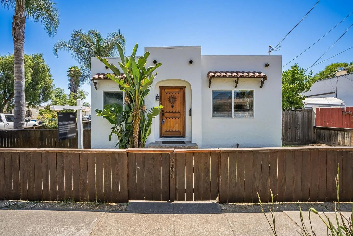 260 Lewis St photo 1