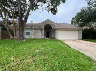 4742 Five Knolls Dr, Friendswood, TX 77546