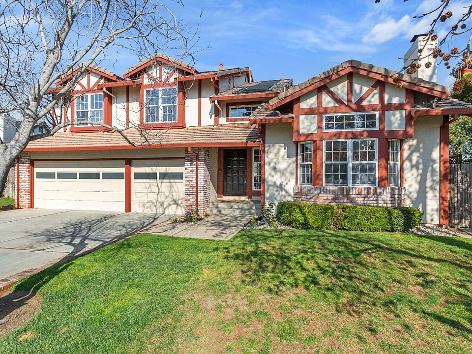 1st image of 124 Mesa Verde Way