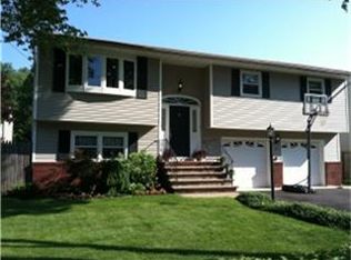 15 Canterbury Dr, Scotch Plains, NJ 07076