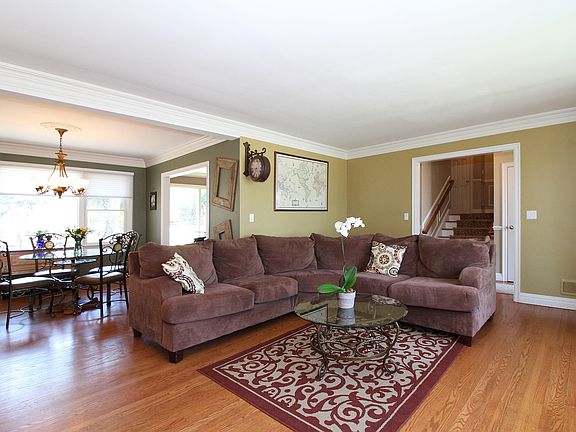 4th image of 12 Pokahoe Dr
