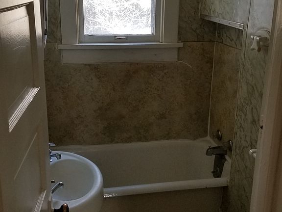 4th image of 510 E Graham St APT 1
