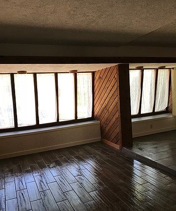 3rd image of 127 Green Meadow Blvd