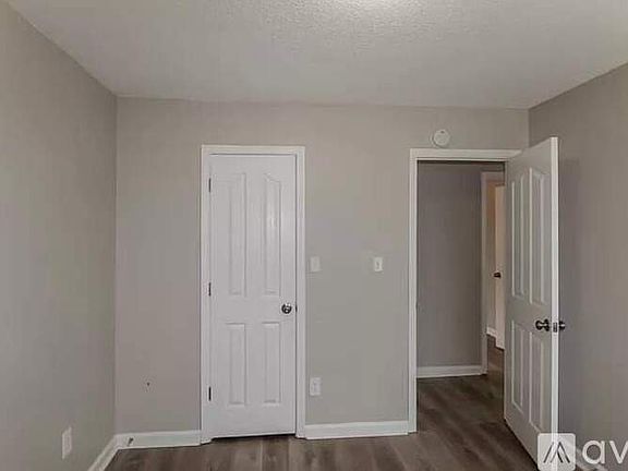 4th image of 2879 Thomas St