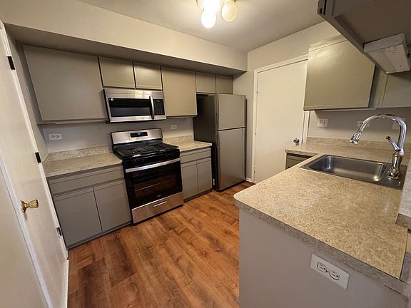 5th image of 407 Trenton Ct