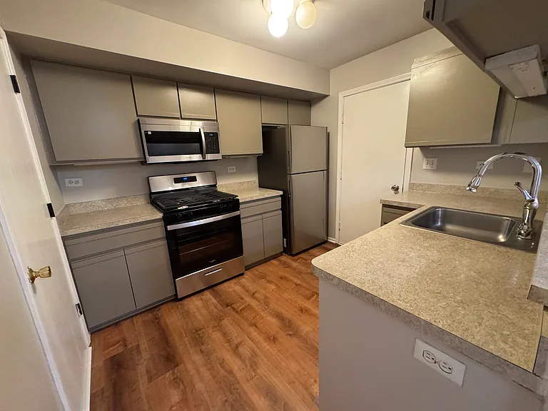 407 Trenton Ct — Photo 5