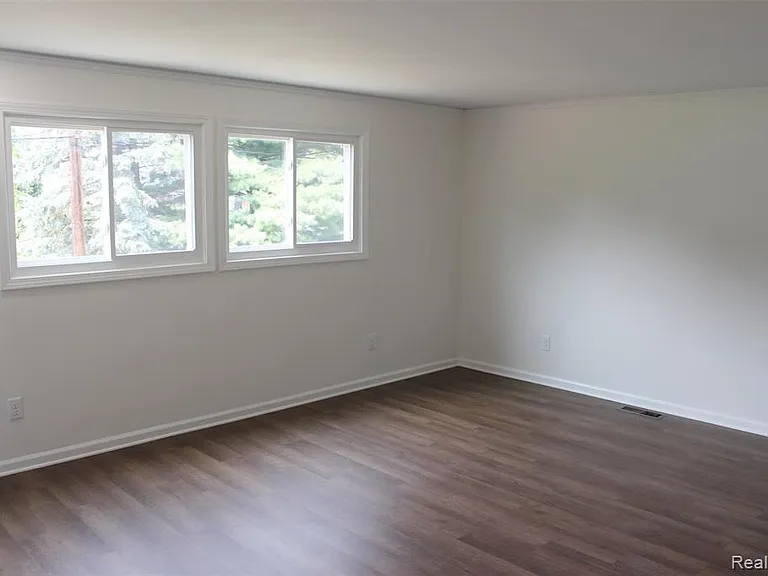 7246 Saint Auburn Dr — Photo 30