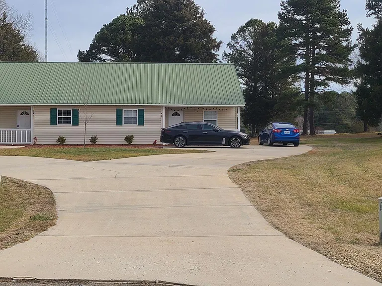 131 John Carl Dr — Photo 1