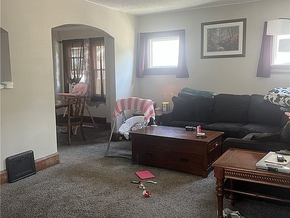 3rd image of 918 9th St SW