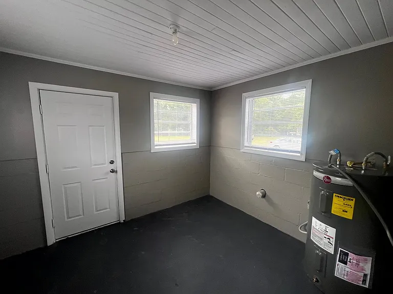 124 Eastwood Ave — Photo 13