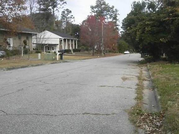 Exterior Neighborhood (street photo)
