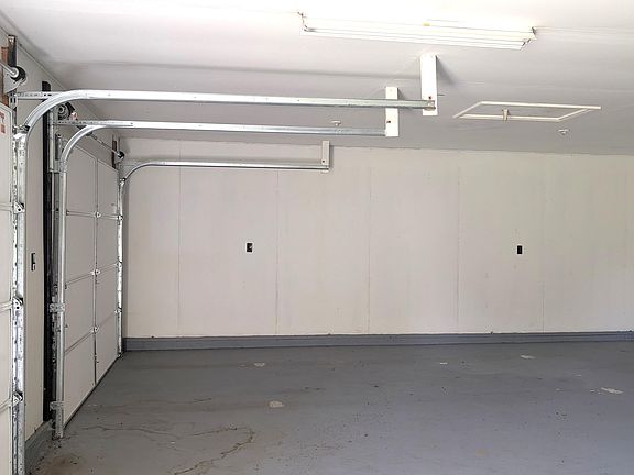 4th image of 430 Center St
