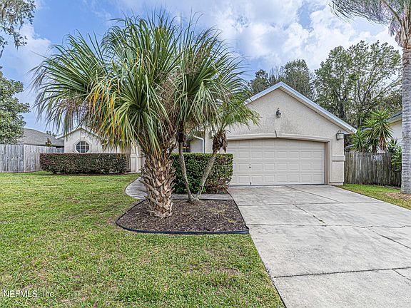 3rd image of 804 HICKORY KNOLLS Drive