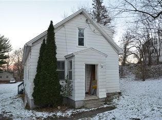 16 Thayer Rd, Fairport, NY 14450