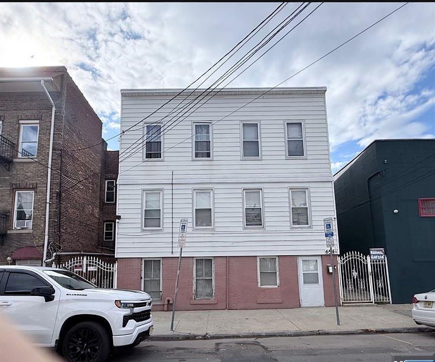1st image of 656 N 5th St