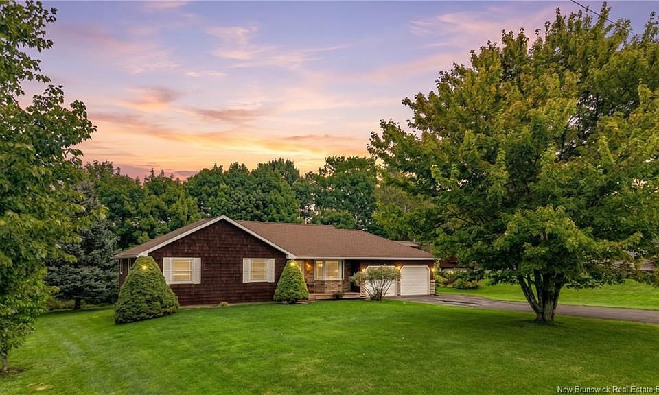 1st image of 17 Lionel Dr