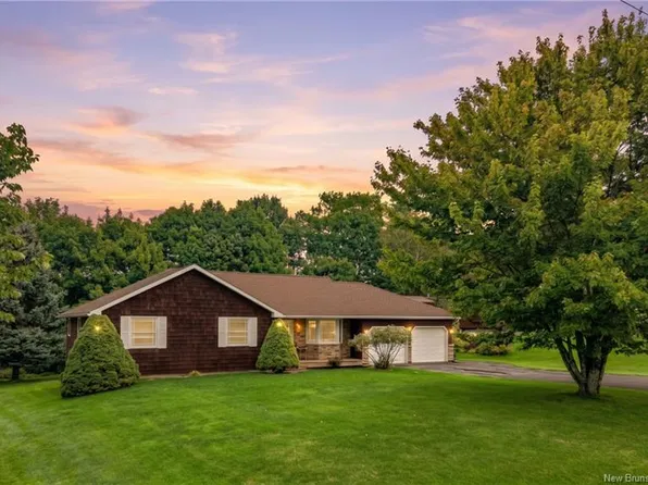 17 Lionel Dr, Quispamsis, NB E2E 1K3
