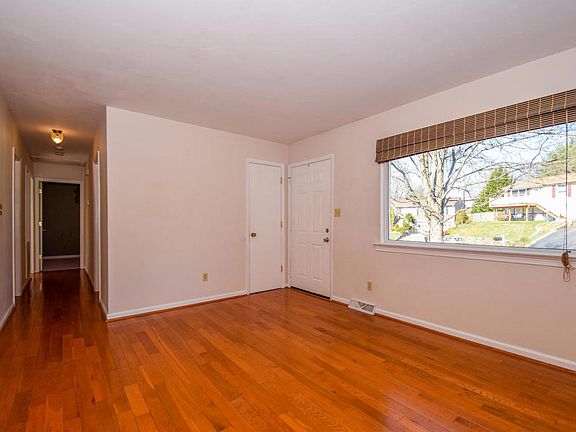 3rd image of 5474 Winterset Dr