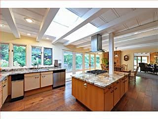 5th image of 18694 Blythswood Dr