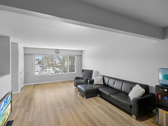 5th image of 46538 Rolinde Cres #A