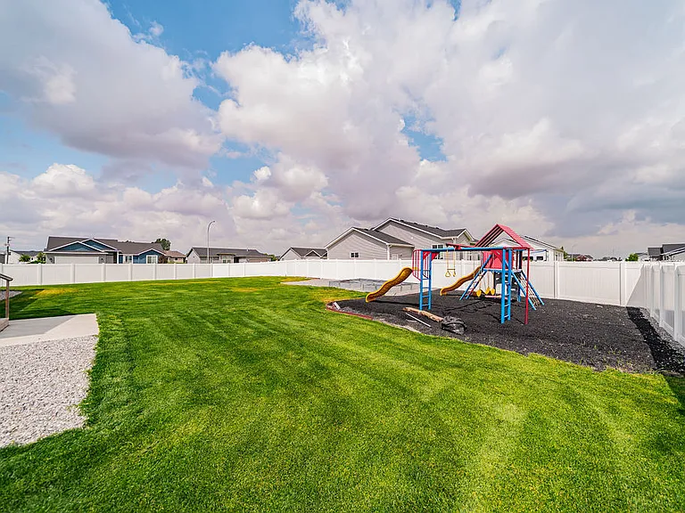 3258 Harlow Dr — Photo 13