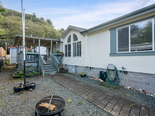 516 S Dolphin St, Rockaway Beach, OR 97136