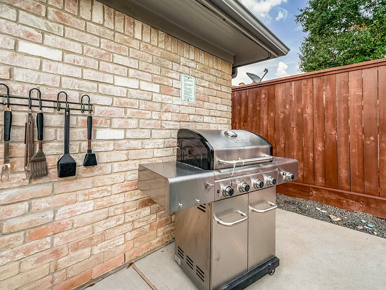 4749 Benning Dr — Photo 36