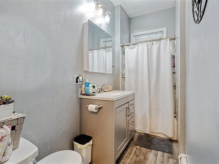 249 Orms St #I — Photo 13