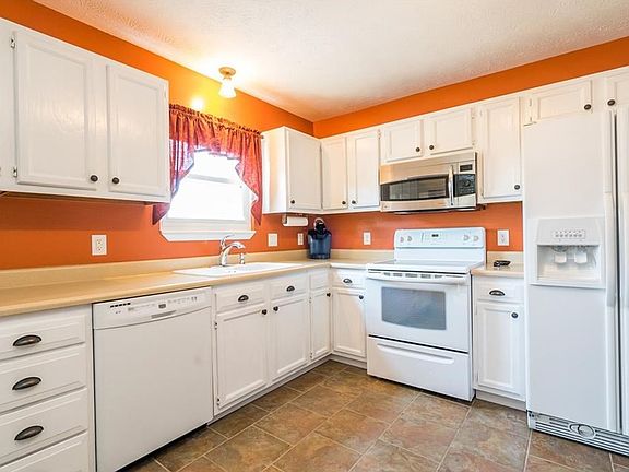 5th image of 756 Oakdale Dr