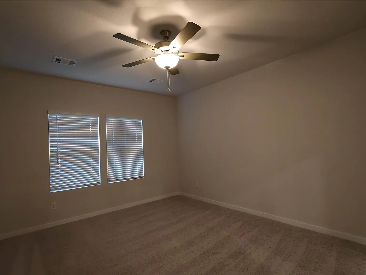 4 bed, 2.5 bath, 2003 sqft, $2,350 — Photo 4